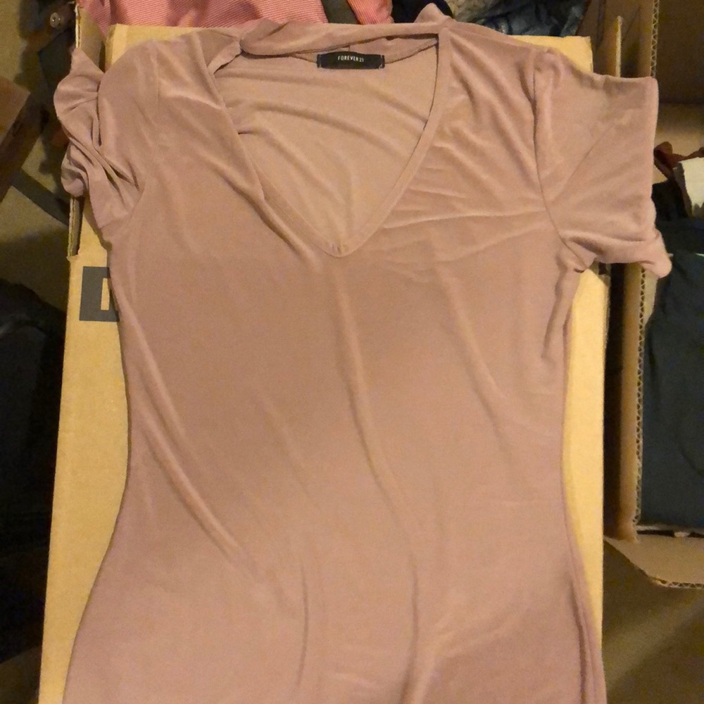 Blush dress with cut out v neck detail